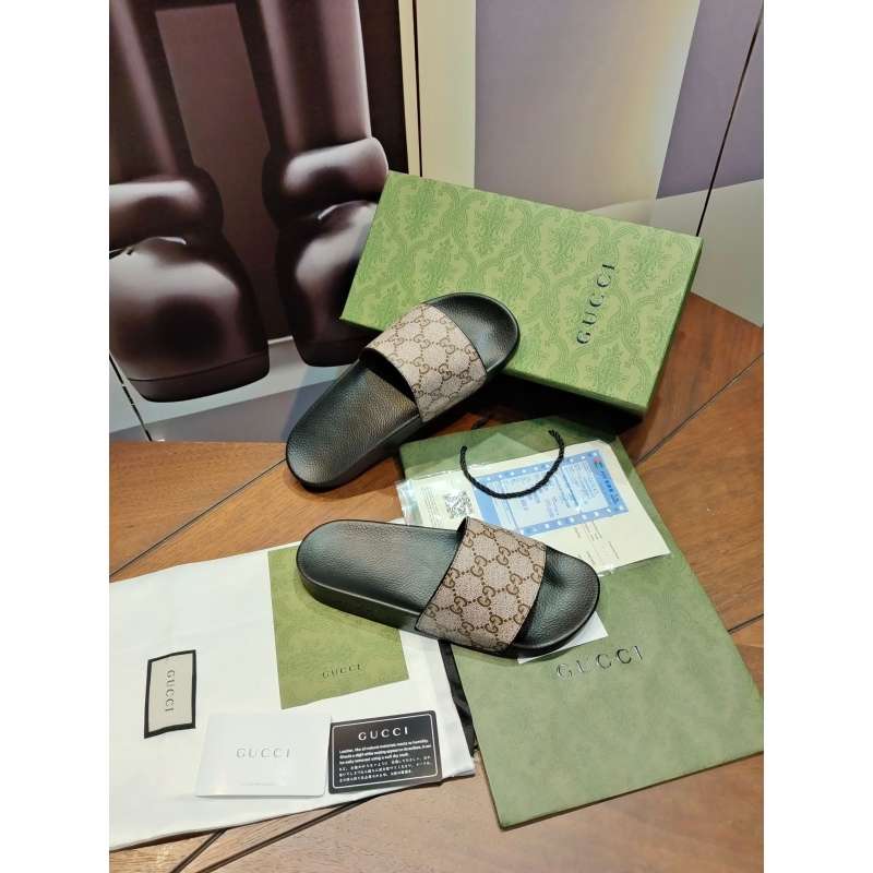 G*u*i slippers